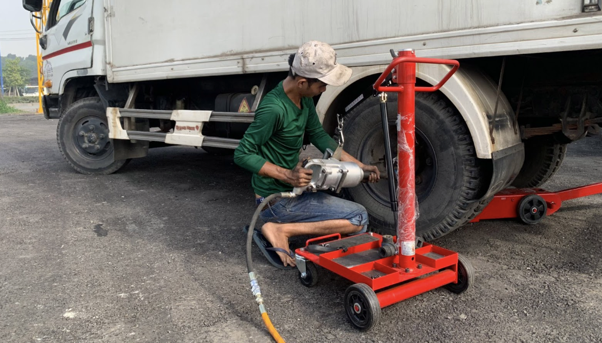 TẠI SAO CẦN PHẢI ĐẢO LỐP XE Ô TÔ ĐỊNH KỲ?